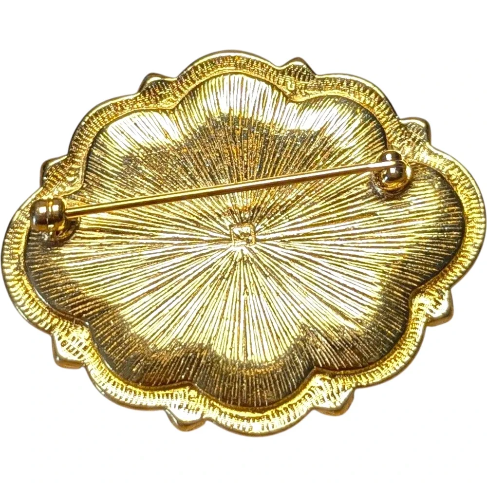 Vintage Avon Pink Faux Pearl Gold Tone Oval Cabachon Scalloped Brooch Pin